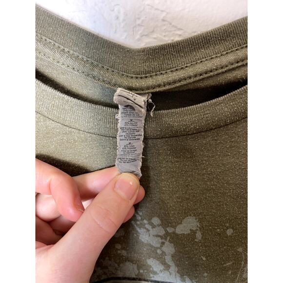 Men's Green Garth Brooks World Tour Records T Shirt - Picture 3 of 3